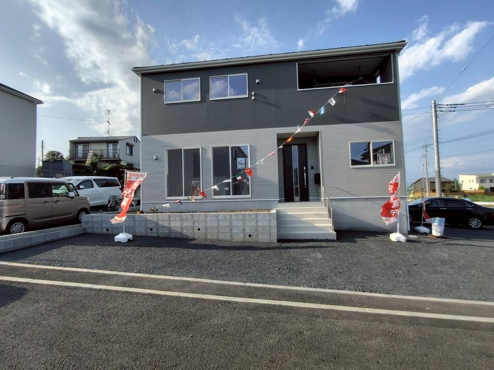 結城市結城　新築戸建44の駐車場