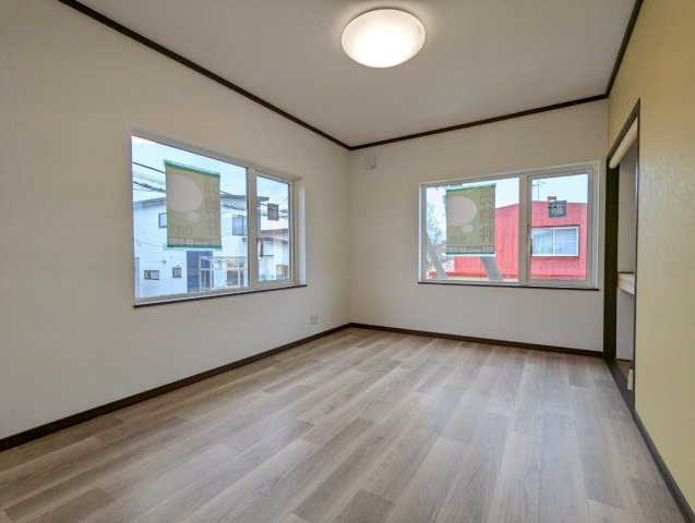 【エアコン設置しました♪】愛国東4丁目　リフォーム済中古住宅の洋室