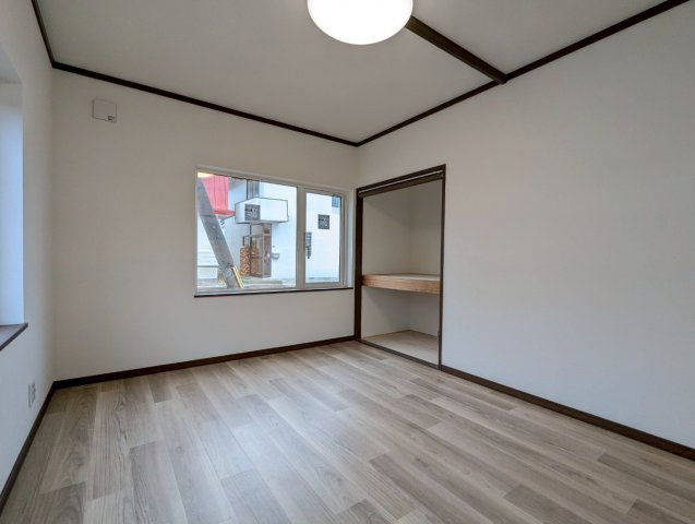 【エアコン設置しました♪】愛国東4丁目　リフォーム済中古住宅の洋室