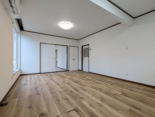 【エアコン設置しました♪】愛国東4丁目　リフォーム済中古住宅の洋室