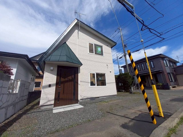 【エアコン設置しました♪】愛国東4丁目　リフォーム済中古住宅の前面道路含む現地写真