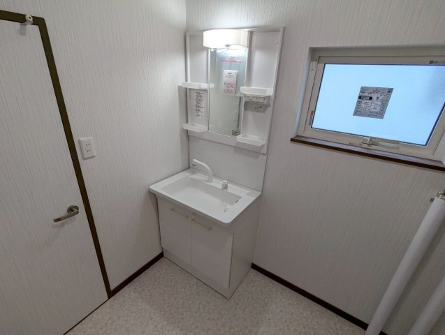 【エアコン設置しました♪】愛国東4丁目　リフォーム済中古住宅の独立洗面台