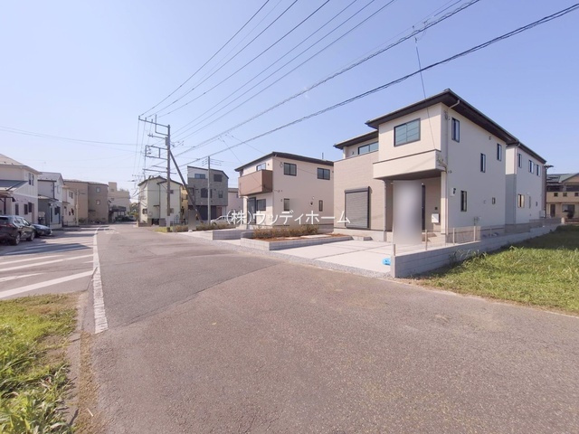 越谷市大竹2期　新築一戸建て　1号棟の前面道路含む現地写真
