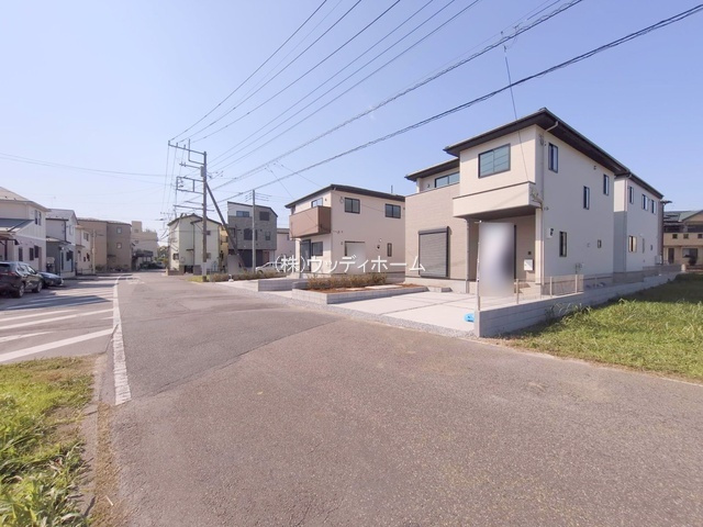 越谷市大竹2期　新築一戸建て　3号棟の前面道路含む現地写真