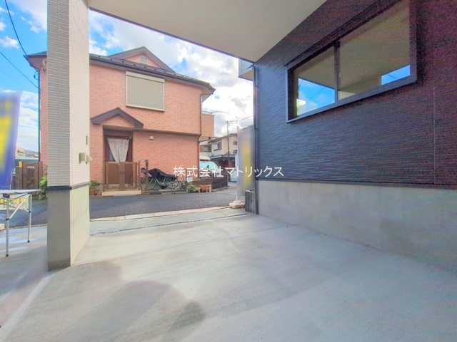 練馬区春日町2丁目　ZEH水準　車庫付ハイグレード住宅の駐車場