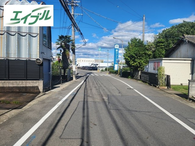 小牧市間々原新田　中古戸建の前面道路含む現地写真