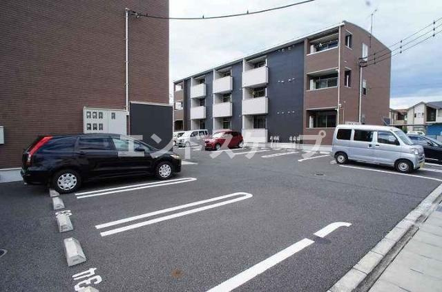 トレヴィⅠの駐車場|高崎、前橋のお部屋探しはエンドスケープまで！お客様の理想お聞かせ下さい♪