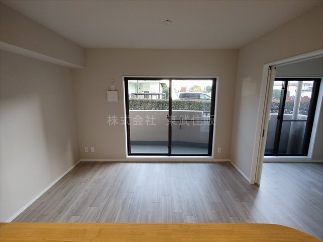 【居間・リビング】 | コスモ川越霞ヶ関 | 開放感があり日当たり良好です