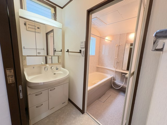 神戸市西区竹の台3丁目戸建の独立洗面台