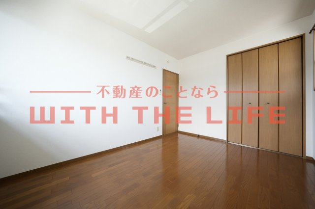 ハイカムール山本【10,000円キャッシュバック対象物件】の洋室|明るい洋室です