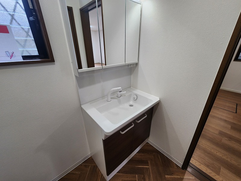 小牧市大字久保一色　中古戸建の独立洗面台|独立洗面台で身支度をすべて済ませてしまいましょう