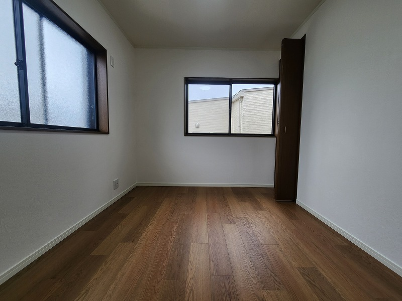 小牧市大字久保一色　中古戸建の洋室|広々とした洋室です