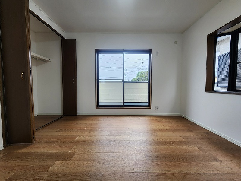 小牧市大字久保一色　中古戸建の洋室|広々とした洋室です