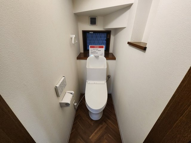小牧市大字久保一色　中古戸建のトイレ|1階のトイレです
