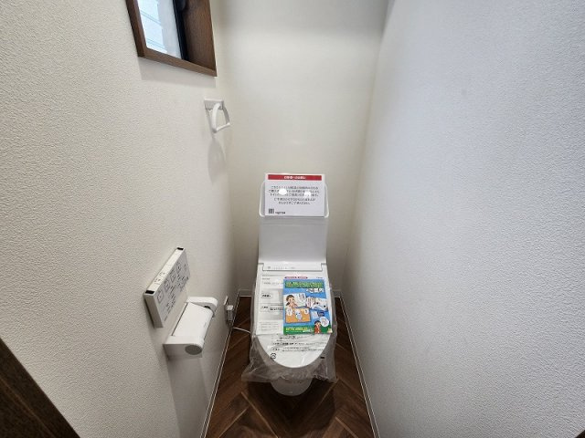 小牧市大字久保一色　中古戸建のトイレ|2階のトイレです