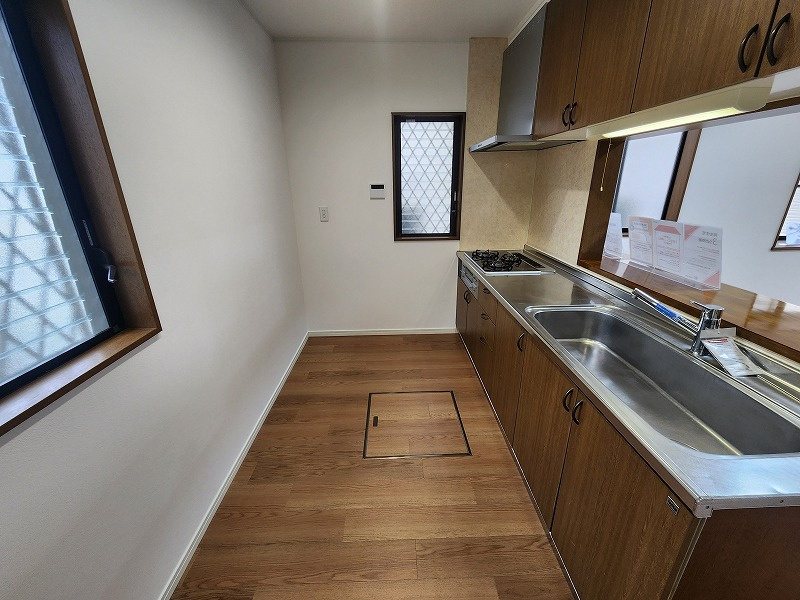 小牧市大字久保一色　中古戸建のキッチン|コンロと蛇口は新品になっております