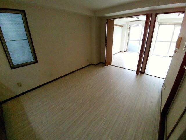 ポピア新在家の居間・リビング