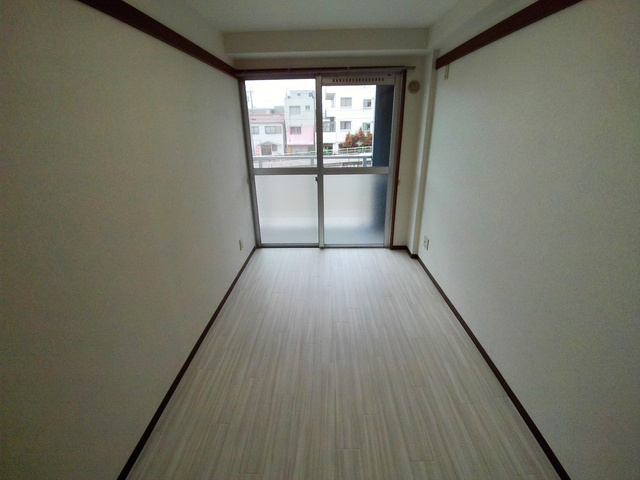 ポピア新在家の居間・リビング