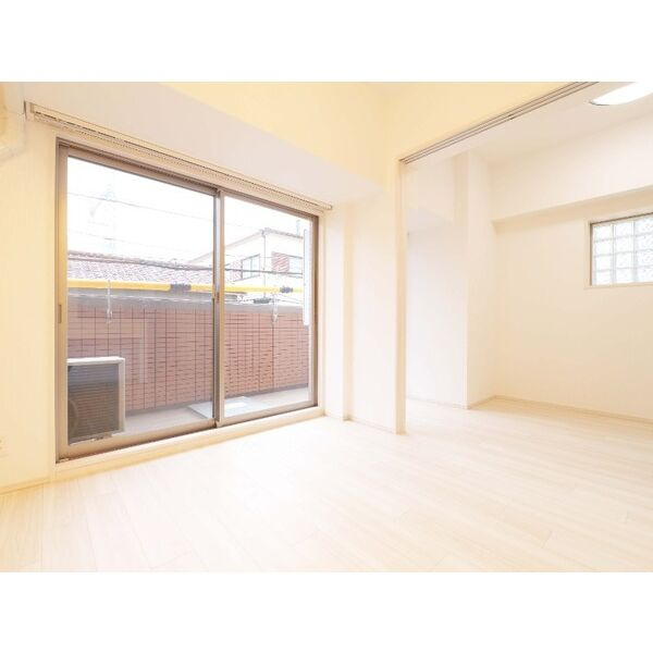 プレジオ永和EUROの居間・リビング