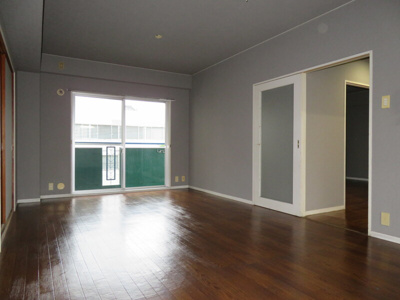 【バルコニー】 | 丸一ビル | 開放的で明るい空間を演出してくれるバルコニーです