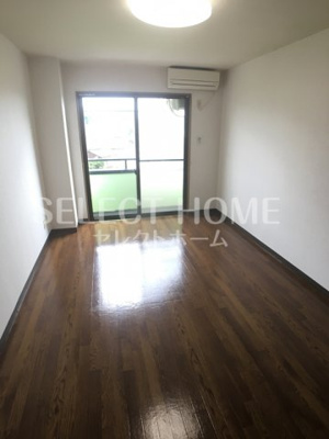 【居間・リビング】 | エスト岡崎 | 同型タイプおしゃれなリビングです