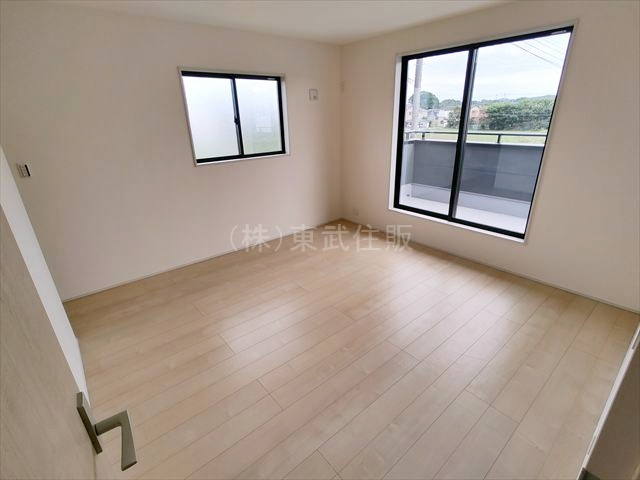 【寝室】 | 寄居町赤浜第4 | ２階東側8.0帖洋室　主寝室としてお使いいただけます