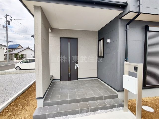 【玄関】 | 寄居町赤浜第4 | 落ち着いた雰囲気の玄関です