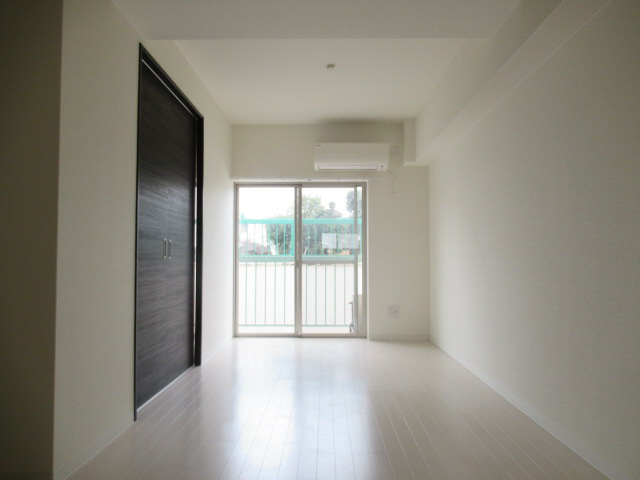 ラムール東二見の居間・リビング