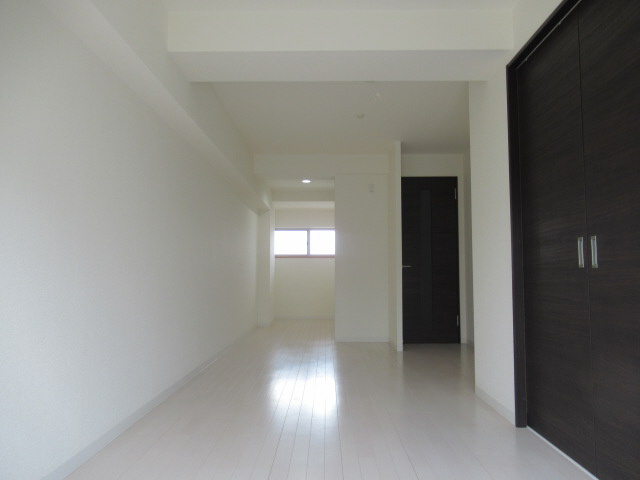 ラムール東二見の居間・リビング