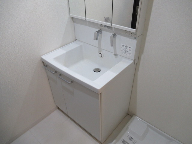 ラムール東二見の洗面所