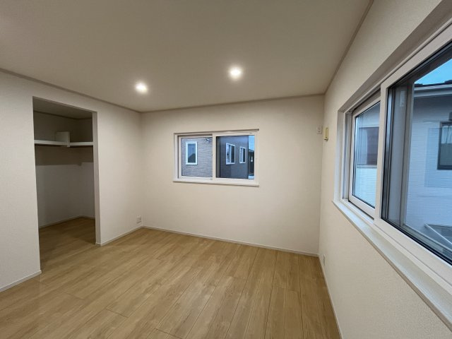 酒田市新橋三丁目の洋室