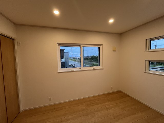 酒田市新橋三丁目の洋室