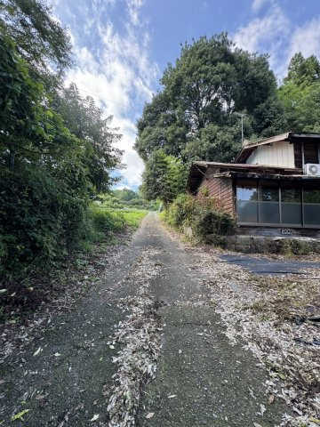 渋川市中郷2861-1.2861-2.2861-5の前面道路含む現地写真