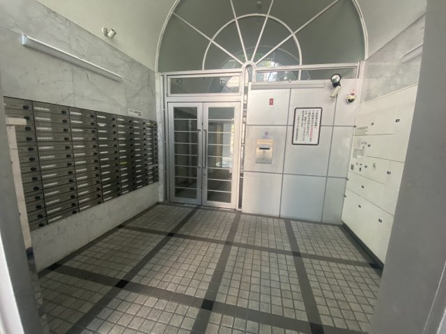 コスモフォーラム四条のエントランス