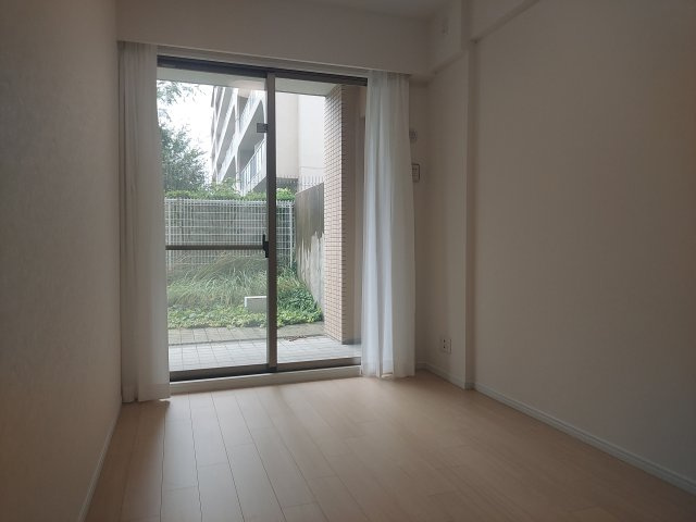 ファミール逆瀬川ザ・ガーデンの洋室|洋室約6.5帖