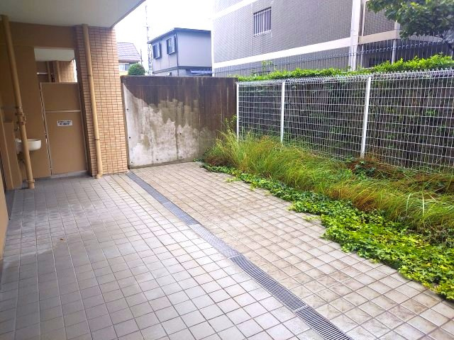 ファミール逆瀬川ザ・ガーデンの庭|専用庭