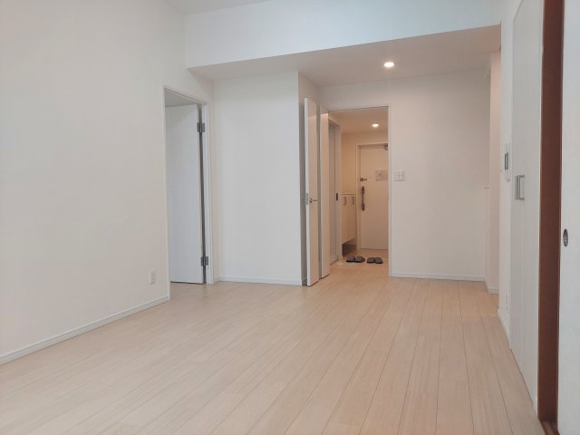 ファミール逆瀬川ザ・ガーデンの居間・リビング