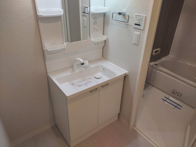 ファミール逆瀬川ザ・ガーデンの独立洗面台|洗面化粧台