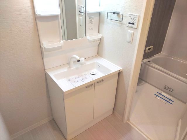 ファミール逆瀬川ザ・ガーデンの独立洗面台|洗面化粧台