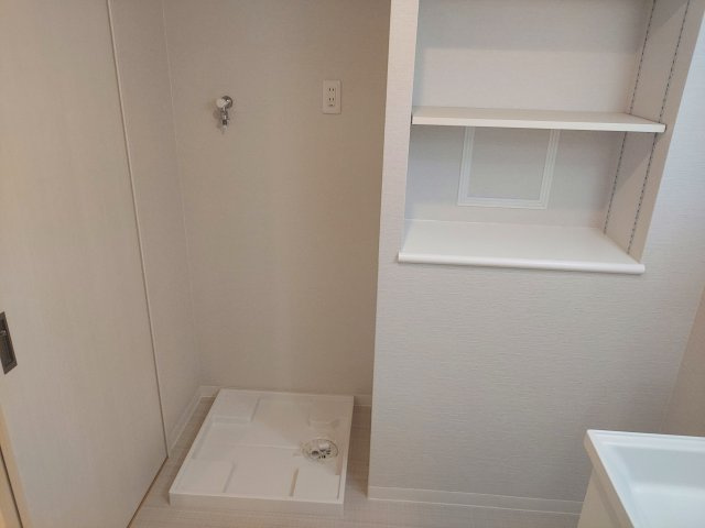 ファミール逆瀬川ザ・ガーデンの洗面所|洗濯機置場