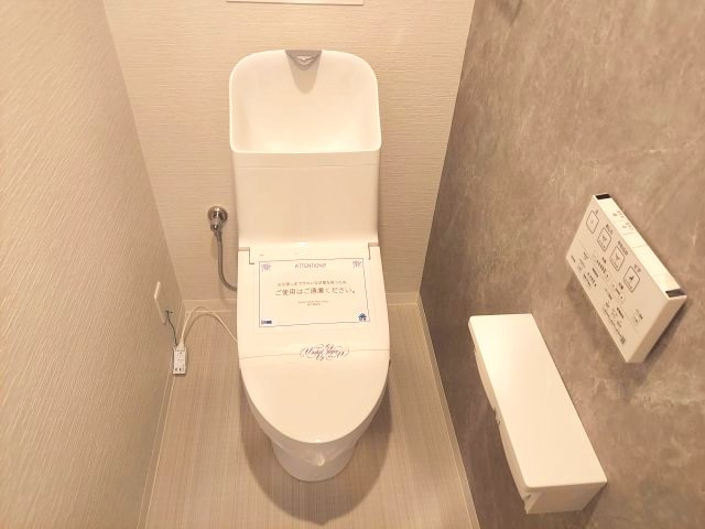 ファミール逆瀬川ザ・ガーデンのトイレ|温水洗浄便座付き