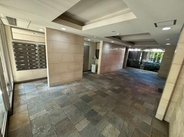 立川市栄町４丁目の中古マンションのエントランス