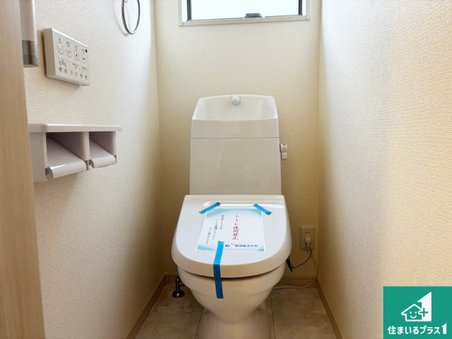 13(土)14(日)現地説明会開催　生駒郡斑鳩町龍田のトイレ|2ヶ所にあるので、朝の忙しい時間の順番待ちもなく、深夜の利用にも大変便利です。