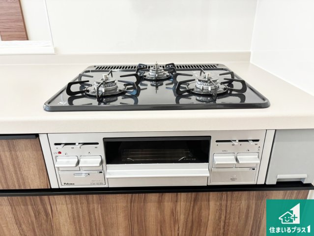 13(土)14(日)現地説明会開催　生駒郡斑鳩町龍田の設備|ダブル高火力Ｓｉセンサー付きコンロ！３口あるので、まとめて料理をする時も大活躍！