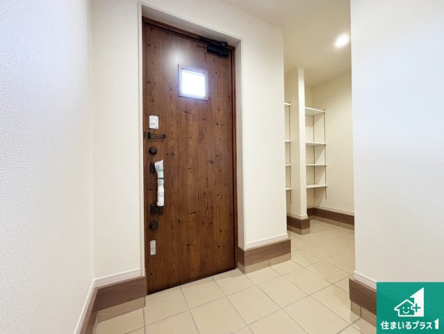 13(土)14(日)現地説明会開催　生駒郡斑鳩町龍田の玄関|シューズボックスにはたくさんの靴が収納できるので玄関周りはいつもスッキリ！ご家族が増えても安心！