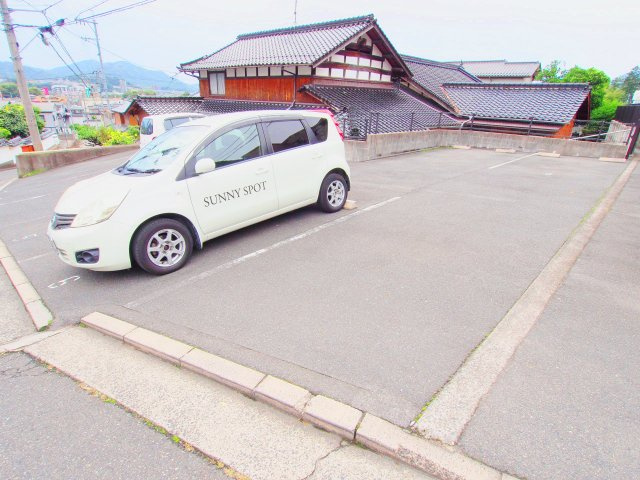 グランドハイツの駐車場