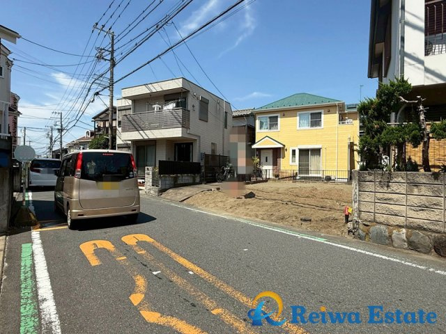 売地　茅ヶ崎市旭が丘の前面道路含む現地写真
