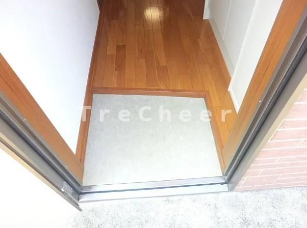 ロイヤル中十条の玄関