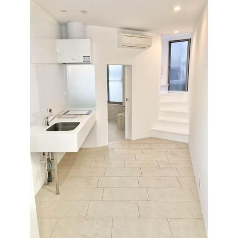 サクラノキテラス中目黒　デザイナーズ　テラスハウス　礼金0　敷金0の居間・リビング