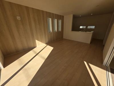 【居間・リビング】 | リーブルガーデン．Ｓ　深谷東方第２　 | ４号棟現地リビング（2025年11月21日）撮影